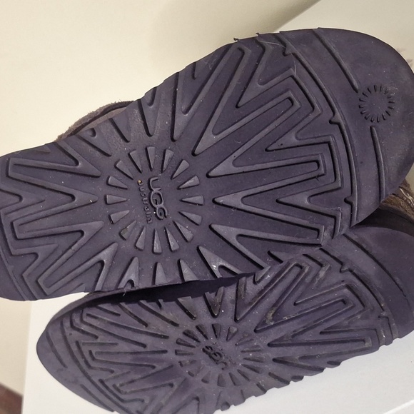 Ugg Australia Adrianna Heart Studded Suede Girls Boots Size 4 - Picture 8 of 8